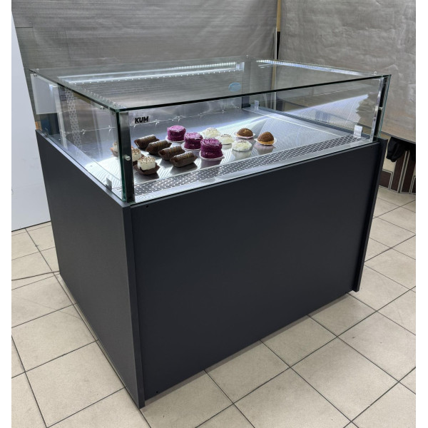 Кондитерська вітрина KUM CHOCOLATIER 
