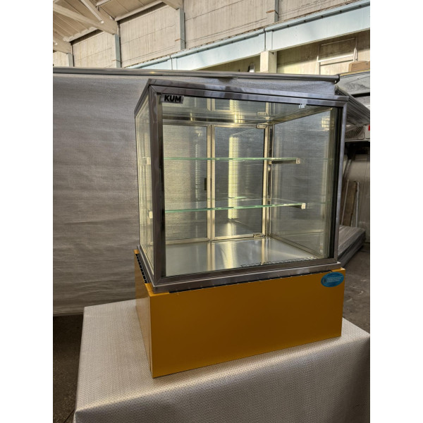Кондитерская витрина KUM COLIBRI 600